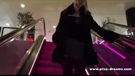 Kolme: kaksi siskoa  ...